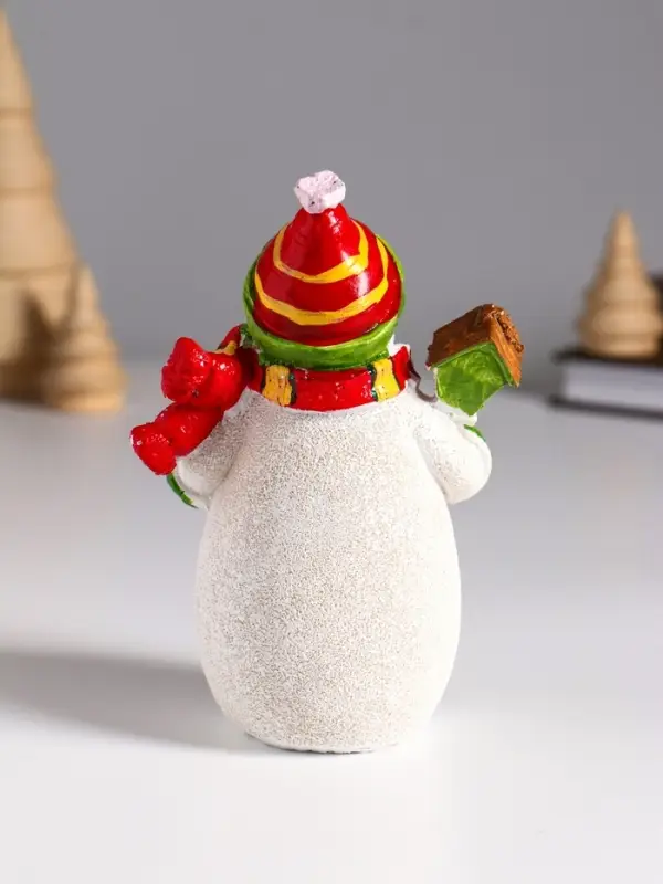 Сувенир полистоун  Сувенир полистоун "Снеговик со скворечником и птицей" 9х5,5х13 см