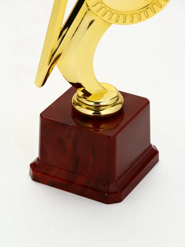 Наградная фигура под нанесение Наградная фигура под нанесение "Звезда" на красной подставке