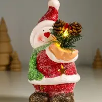 Сувенир керамика свет "Снеговик в красной шубке с еловой веточкой" 10х7,5х14,5 см
