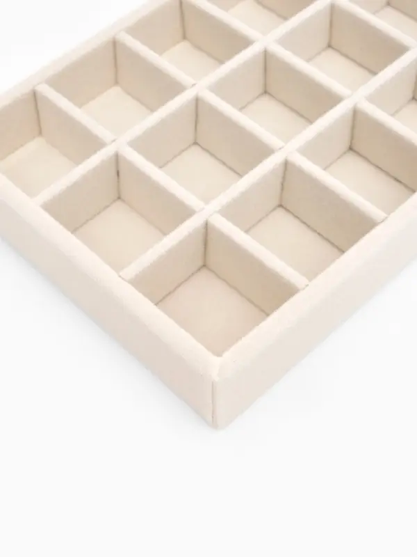 Подставка для украшений QF, 18 ячеек, флок, 21&times;12.3&times;2.5 см, бежевая