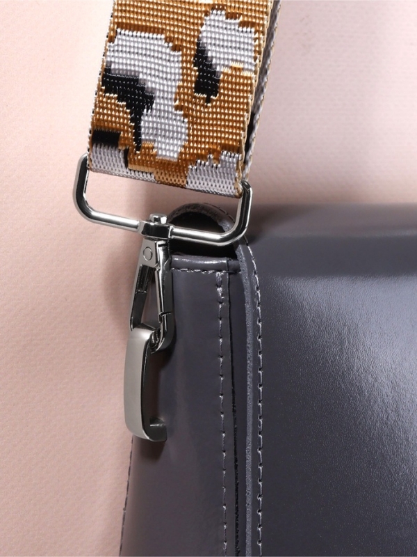 Ручка для сумки стропа с караб-ми 140±1*3,8см орнамент леопард бежевый/серебряный АУ Ручка для сумки стропа с караб-ми 140±1*3,8см орнамент леопард бежевый/серебряный АУ