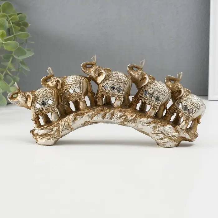 Сувенир полистоун "Пять слонов на камне в попонах с бахромой" 11х24,5х4,5 см