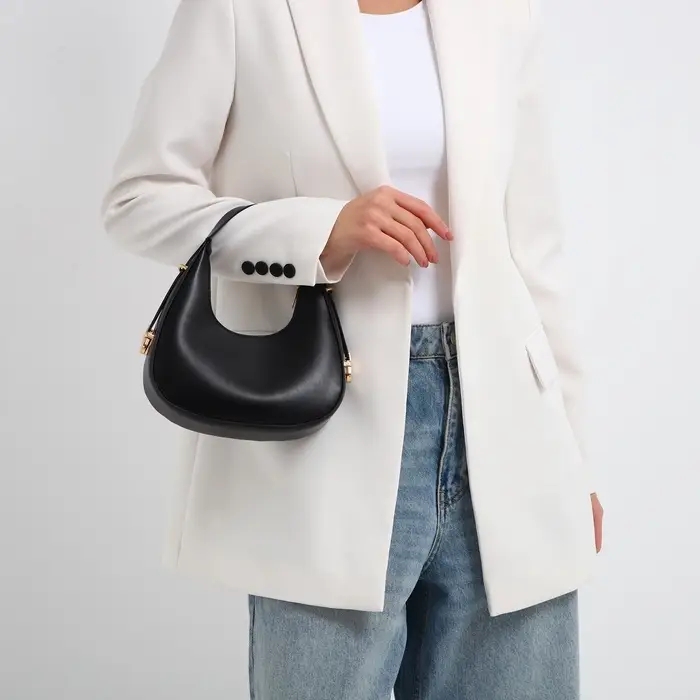 Сумка женская багет на молнии, 20.5&times;7&times;10.5 см, чёрная