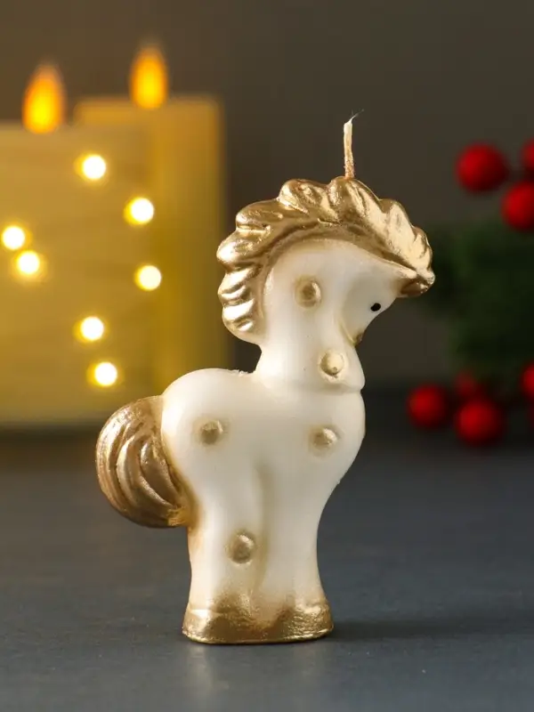 Свеча новогодняя "Лошадка" золотой 6х2,5х8,2 см