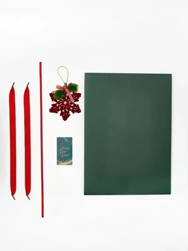 Пакет подарочный «С Новым годом», с ёлочной игрушкой, 31 × 40 × 11 см