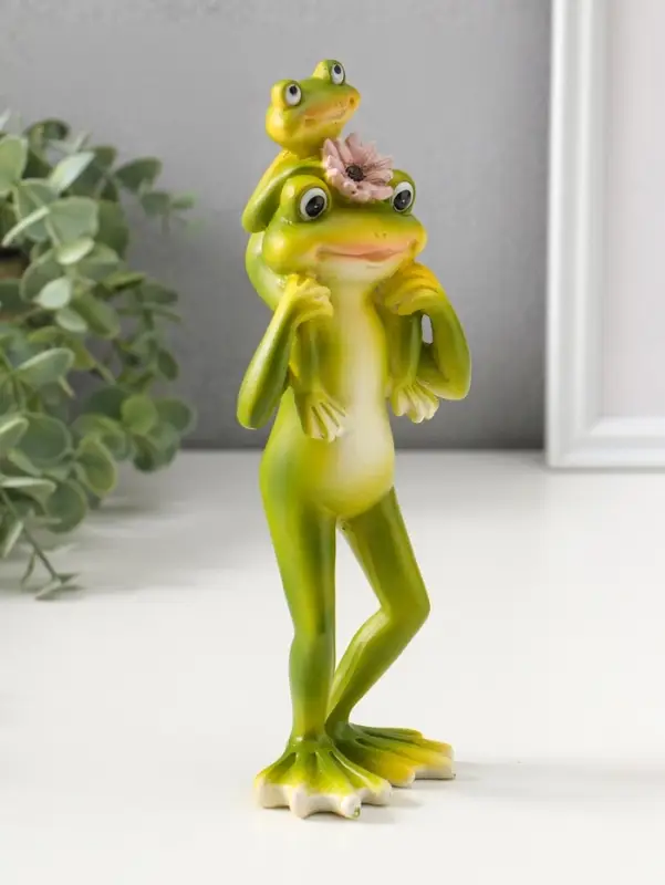 Сувенир полистоун "Лягушонок с розовым лотосом, посадил малыша на шею" 21,5 см
