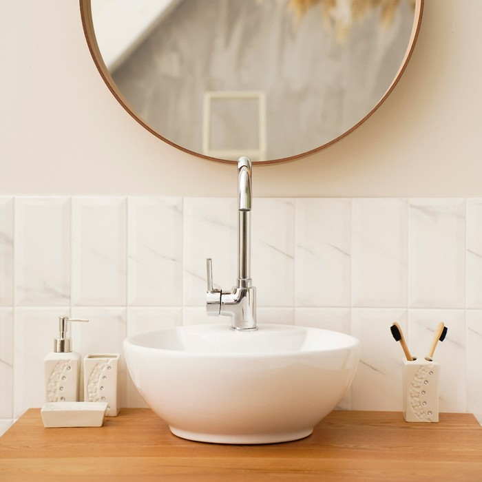 Набор аксессуаров для ванной комнаты Доляна «Цветочный барельеф», 4 предмета (дозатор 270 мл, мыльница, 2 стакана 210 мл), цвет белый Набор аксессуаров для ванной комнаты Доляна «Цветочный барельеф», 4 предмета (дозатор 270 мл, мыльница, 2 стакана 210 мл), цвет белый