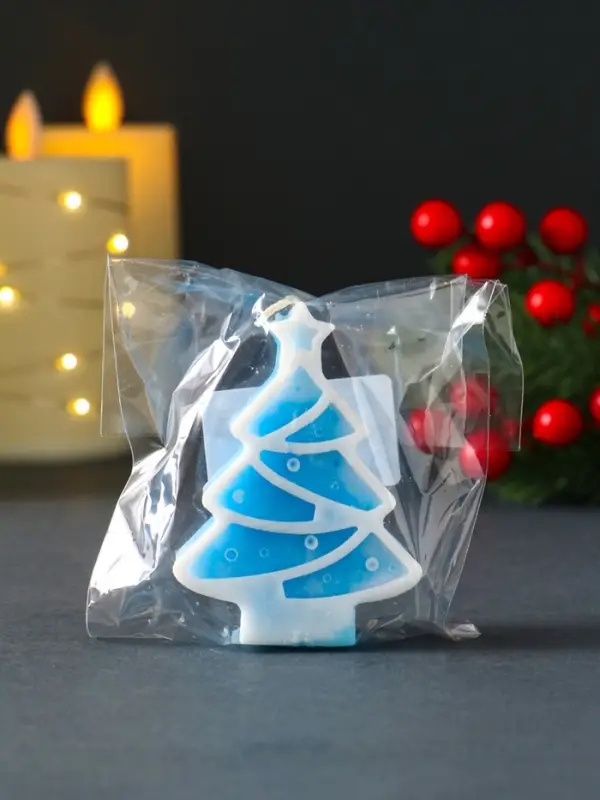 Свеча новогодняя Свеча новогодняя "Ёлочка с гирляндой" 55х75 мм, голубой