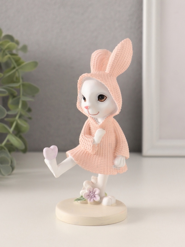Сувенир полистоун  Сувенир полистоун "Зайка в вязаном розовом платьице, сердечко на лапе" 8х5,5х14,5 см