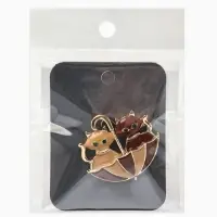 Брошь &laquo;Кошки&raquo; в зонте, осенняя, цвет коричневый в золоте