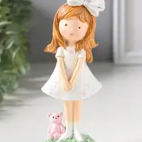 Сувенир полистоун "Малышка в платье в горох, с бантом в волосах, с мишкой" 6,5х4,5х16,8 см   1092990