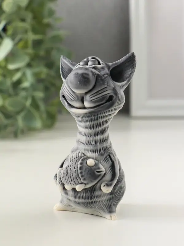 Сувенир Сувенир "Кот худой с рыбой" 9,5 см