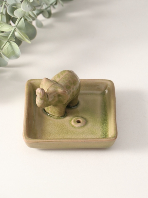 Подставка для благовоний керамика "Слон в цветочной попоне" тёмно-зелёный 9х9х6 см
