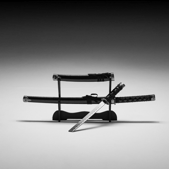 Сув. изделие катаны 2в1 на подставке, ножны кожзам, змея черная 47/70см Сув. изделие катаны 2в1 на подставке, ножны кожзам, змея черная 47/70см