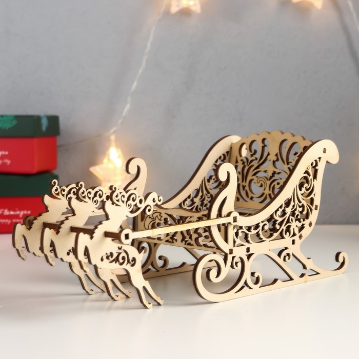 Сувенир  Сувенир "Сани" 18х10х11 см Олень 9,5 х 8 см (набор 12 деталей)