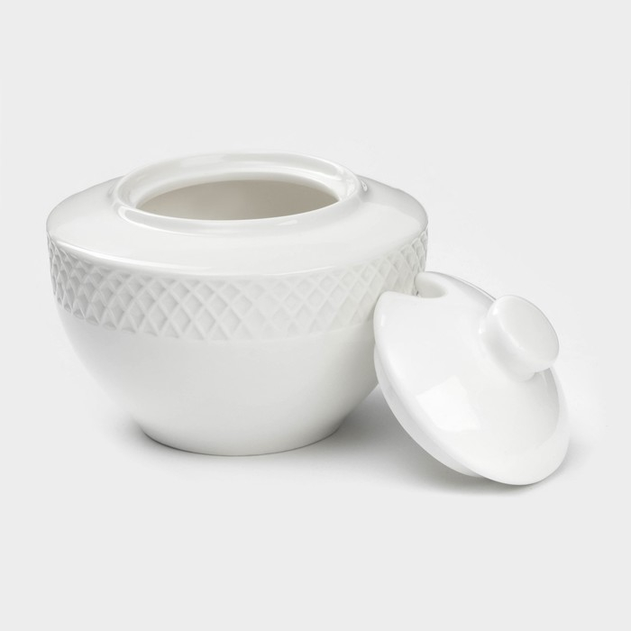 Сахарница фарфоровая с крышкой Wilmax «Юлия Высоцкая», 340 мл, цвет белый Сахарница фарфоровая с крышкой Wilmax «Юлия Высоцкая», 340 мл, цвет белый