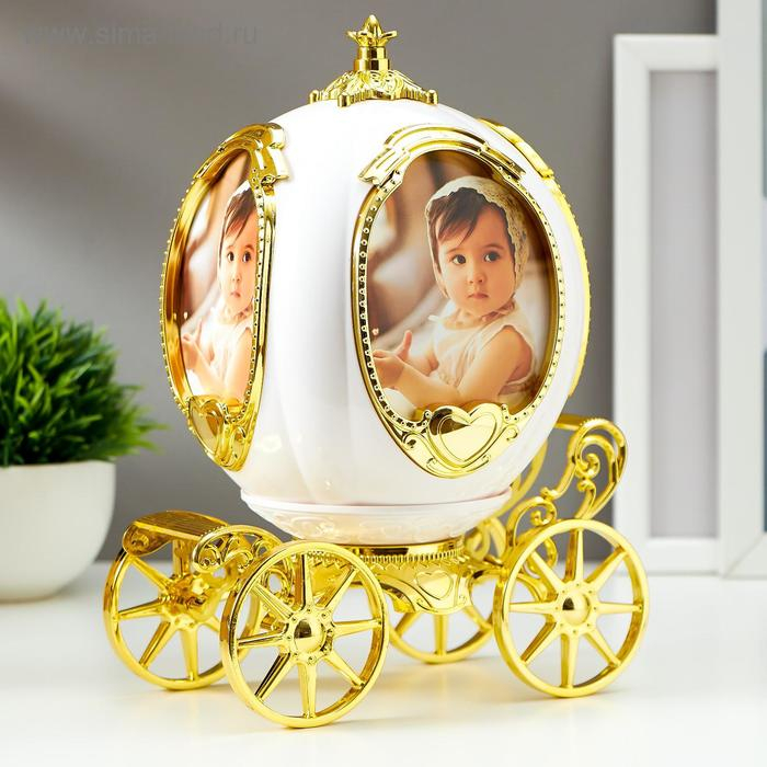Фоторамка пластик 9х7,5 см музыка Фоторамка пластик 9х7,5 см музыка "Карета" белая с золотом 23х18х12,5 см