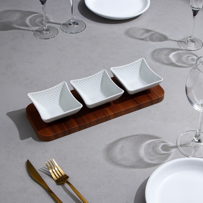 Блюдо «Орхидея», фарфор, Иран Блюдо «Орхидея», фарфор, Иран