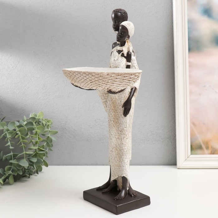 Сувенир полистоун подставка "Африканская пара с плетёной корзиной" белый 37х20х8 см