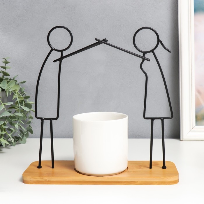 Сувенир металл карандашница  Сувенир металл карандашница "Парочка держатся за руки" 25х9,8х25 см