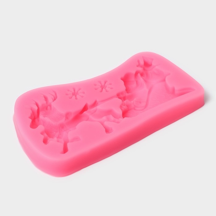 Молд новогодний «Упряжка», силикон, 13×7,5×1,2 см, цвет розовый Молд новогодний «Упряжка», силикон, 13×7,5×1,2 см, цвет розовый