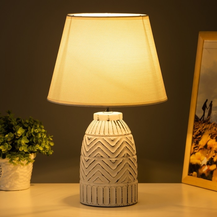 Настольная лампа Настольная лампа "Харби" E14 40Вт белый-черный 23х23х36,5 см RISALUX