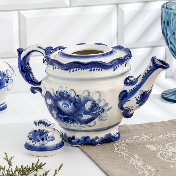 Чайник, гжель, фарфор, автор Рогова, 18х24 см Чайник, гжель, фарфор, автор Рогова, 18х24 см