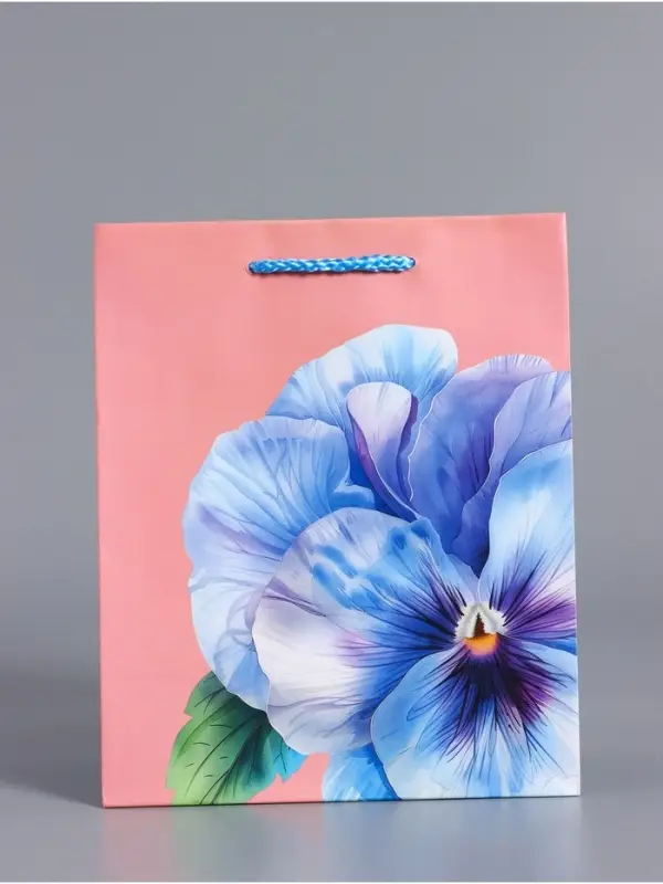 Пакет подарочный ламинированный, &laquo;Взгляд фиалки&raquo;, нежно розовый, 18&times;22.3&times;10 см