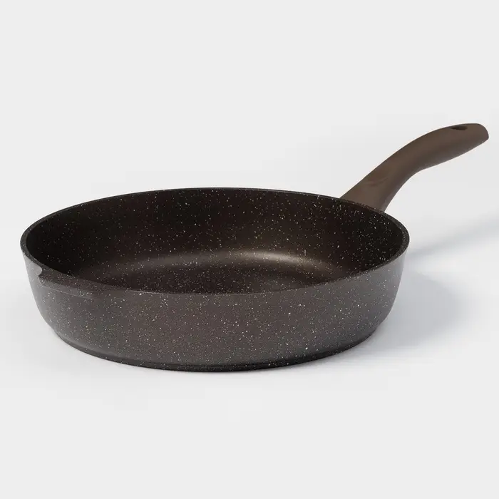 Сковорода KUKMARA &laquo;Мраморная&raquo;, d=28 см, пластиковая ручка, антипригарное покрытие, литой алюминий, коричневая
