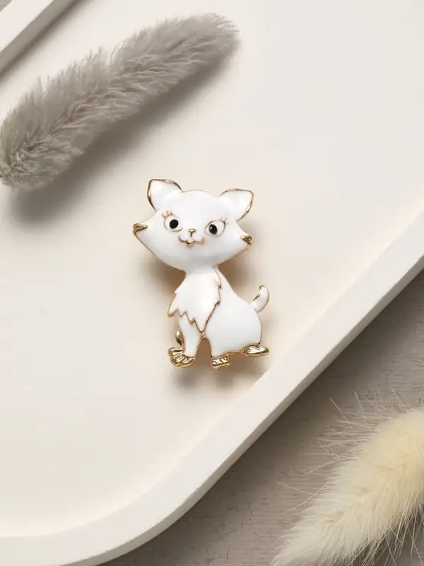 Брошь &laquo;Котенок&raquo;, взъерошенный, белая в золоте