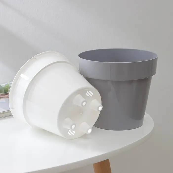 Кашпо для цветов со вставкой «Порто», 1 л, цвет серый Кашпо для цветов со вставкой «Порто», 1 л, цвет серый