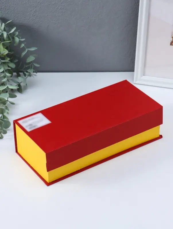 Наградная фигура стела &laquo;Гора&raquo;, верх 18&times;8.5 см; низ 10&times;10 см, стекло, дерево, 3.5&times;10&times;25 см