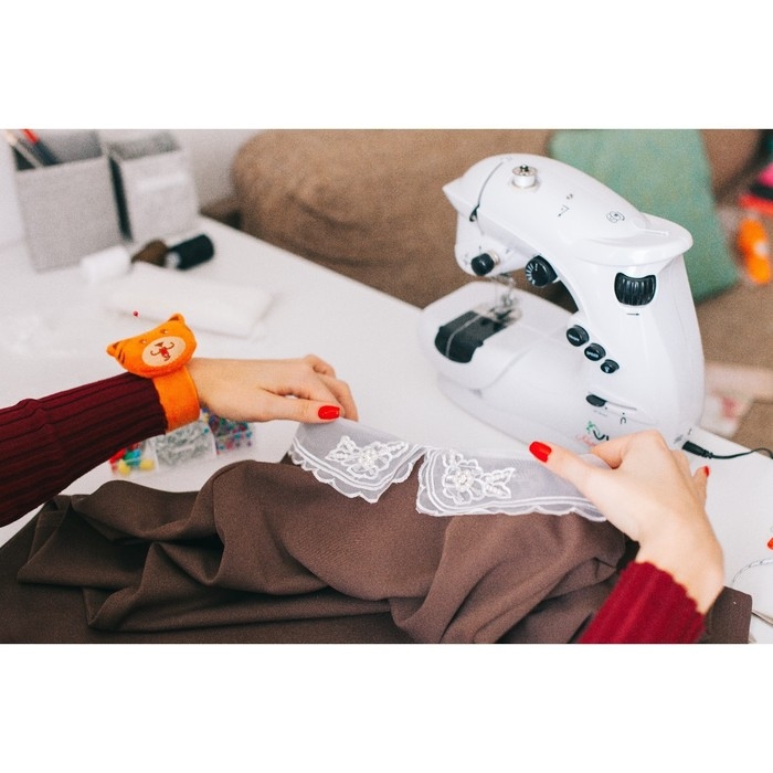 Игольница на браслете «Тигра», 23 × 6,5 см, цвет оранжевый Игольница на браслете «Тигра», 23 × 6,5 см, цвет оранжевый