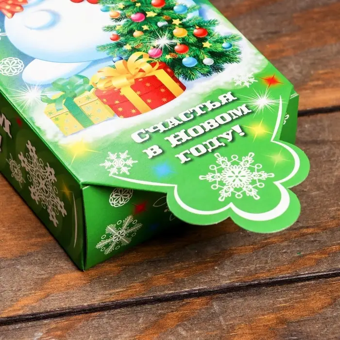 Подарочная коробка «Снеговик с конфетой» 22×11.2×5.5 см