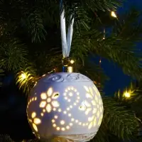 Ёлочный шар с подсветкой &laquo;Вьюга&raquo;, 10&times;8.8&times;8.8 см, 1 LED, керамика, от батареек LR44&times;3, керамика, свечение тёплое белое