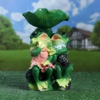 Садовая фигура - поилка из полистоуна &laquo;Лягушки на камне&raquo;, 20&times;17&times;29 см
