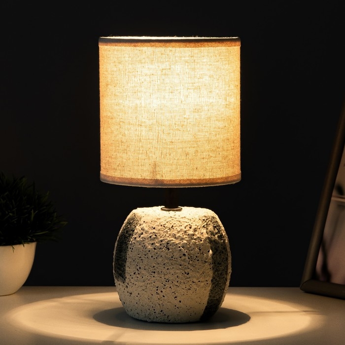 Настольная лампа Настольная лампа "Аделла" Е14 40Вт бело-серый 12х12х26 см RISALUX