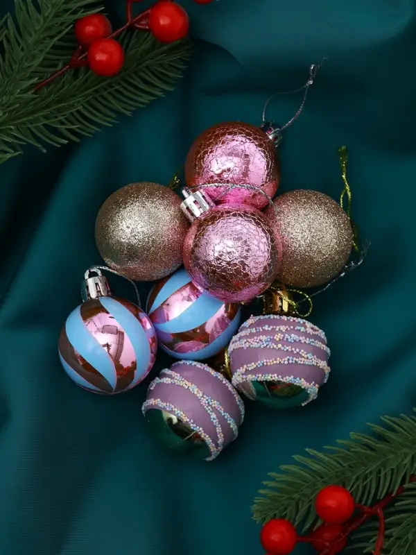 Набор украшений пластик 34 шт Набор украшений пластик 34 шт "В гостях у Деда Мороза"