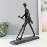 Фигурка полистоун &laquo;Человек с зонтом. На свидание&raquo; под металл, 31.7&times;12&times;34.4 см