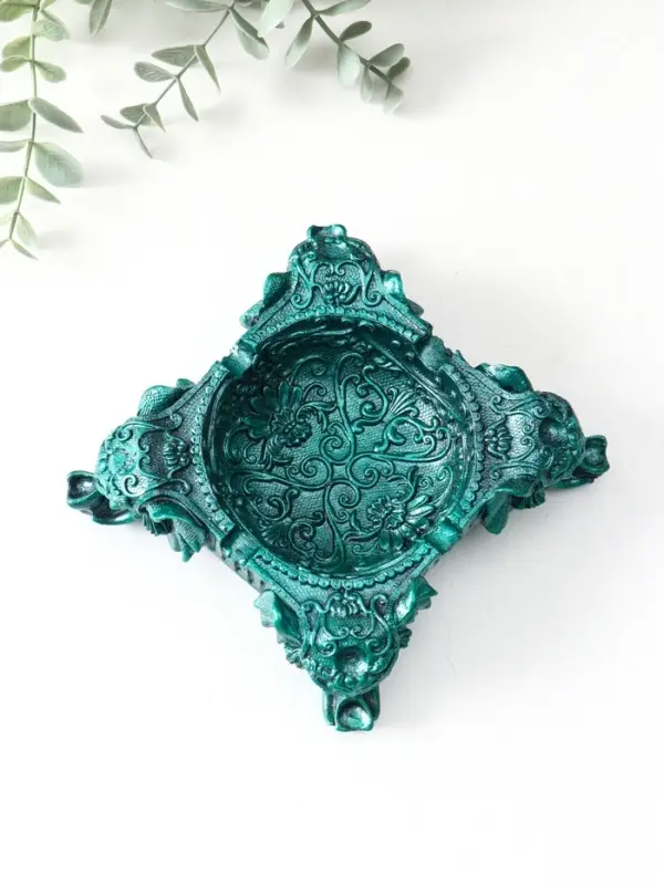 Подставка для мелочей «На четырех слонах резная» 4.5×13×13 см, темно-зеленый металлик