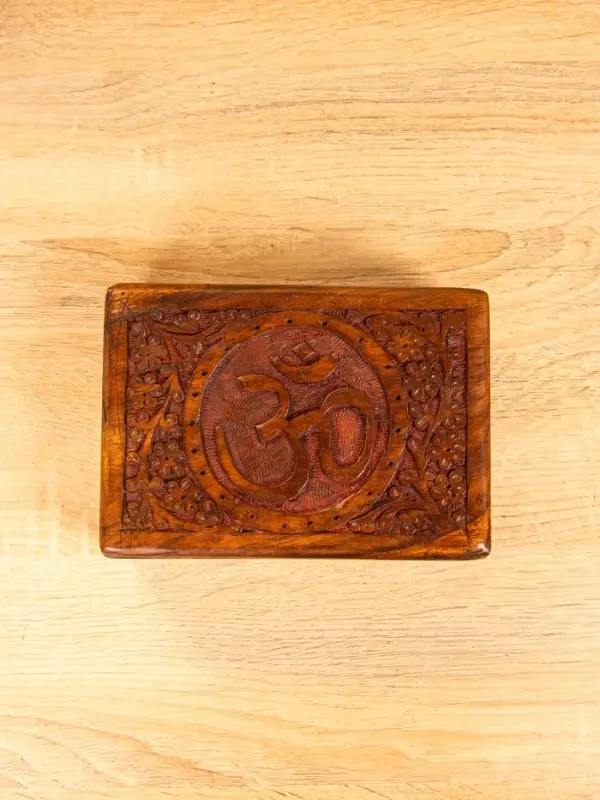 Шкатулка резная "Ом" 18х13х6 см, дерево шишам