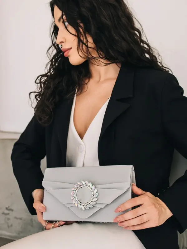 Сумка-клатч женская вечерняя на магните, на цепочке, с декоративной пряжкой, серебристая