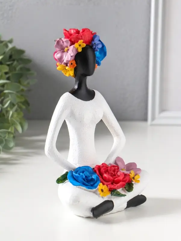 Сувенир полистоун "Девушка-йогиня в позе лотоса, с цветами" чёрный 12,5х9,5х19,5 см