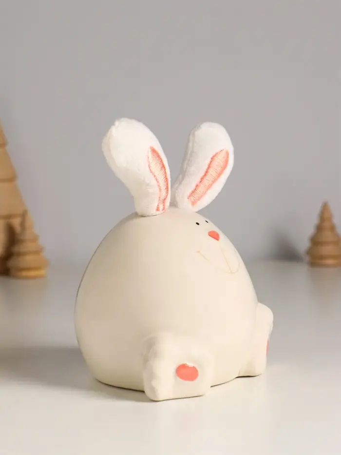 Сувенир керамика, текстиль "Зайчик круглый" белый 9х9,5х12 см Сувенир керамика, текстиль "Зайчик круглый" белый 9х9,5х12 см