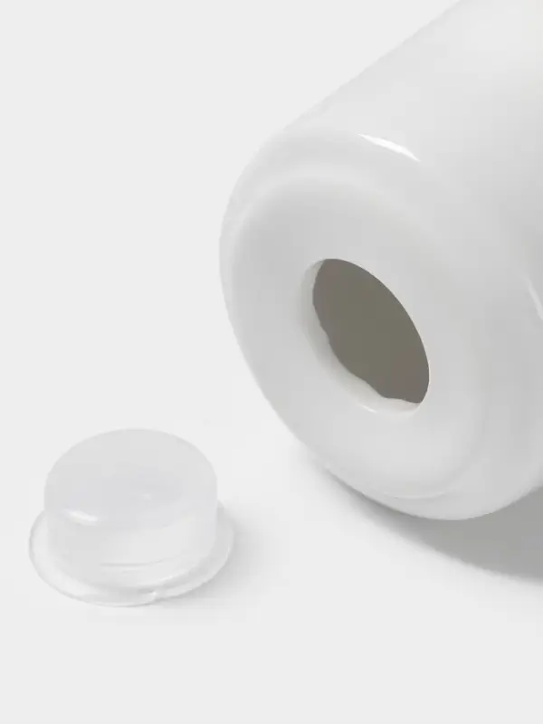 Солонка Hanna Knövell, фарфор, белая Солонка Hanna Knövell, фарфор, белая