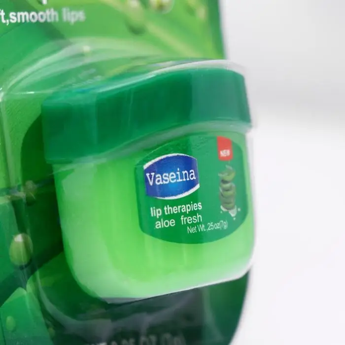 Вазелин косметический для губ с алоэ вера Вазелин косметический для губ с алоэ вера