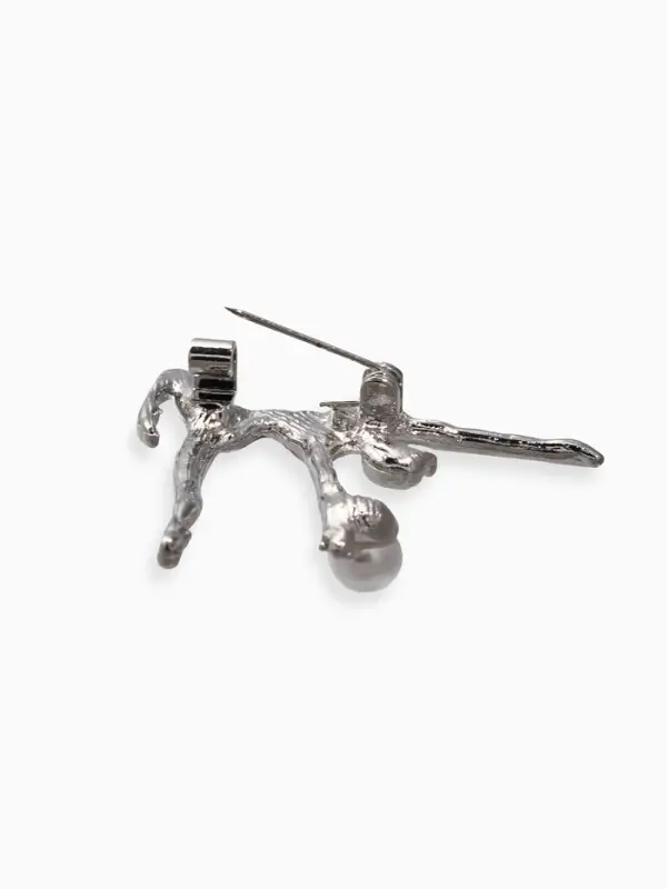 Брошь &laquo;Гимнастка с мячом&raquo;, красно-синяя в серебре