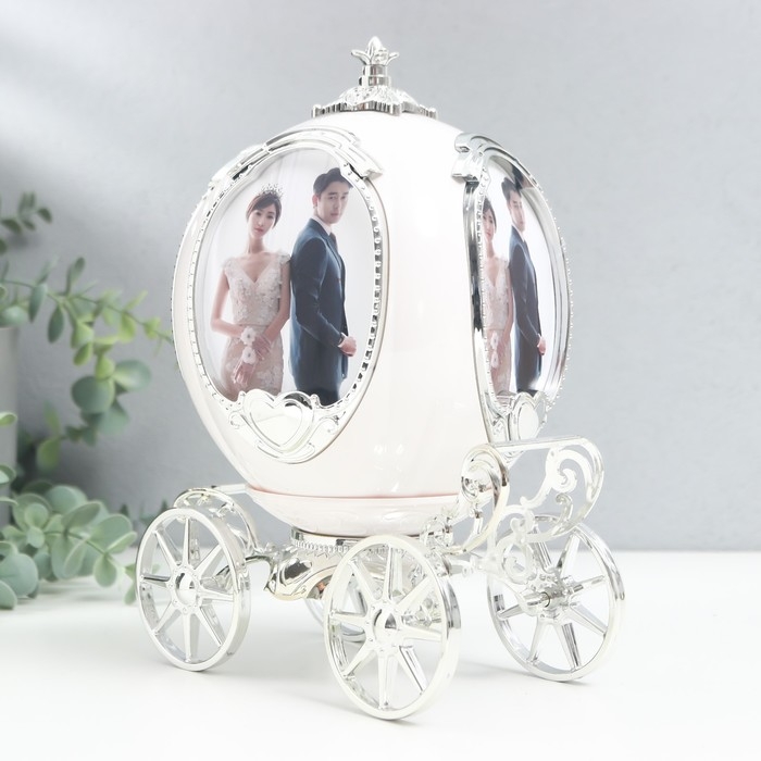 Фоторамка пластик 10х7,5 см музыка "Карета" белая с серебром 24х17,5х13 см