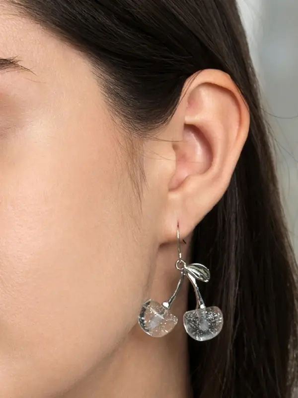 Серьги висячие &laquo;Вишенка&raquo;, прозрачные, белые в серебре