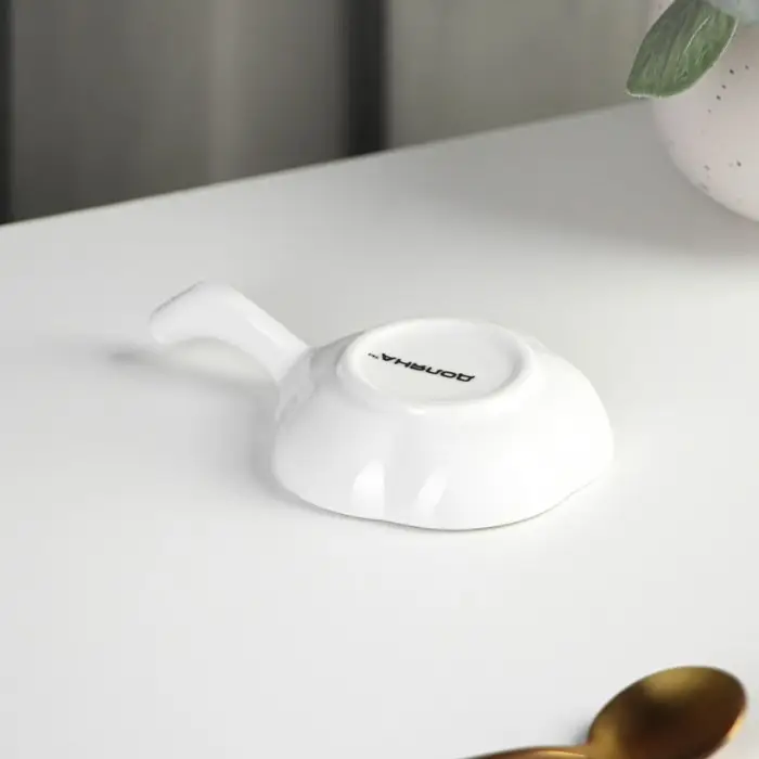 Соусник керамический с ручкой Доляна «Цветочек», 40 мл, 10,5×7 см, цвет белый Соусник керамический с ручкой Доляна «Цветочек», 40 мл, 10,5×7 см, цвет белый